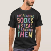 try reading books instead of banning them Groovy B Tシャツ (正面)