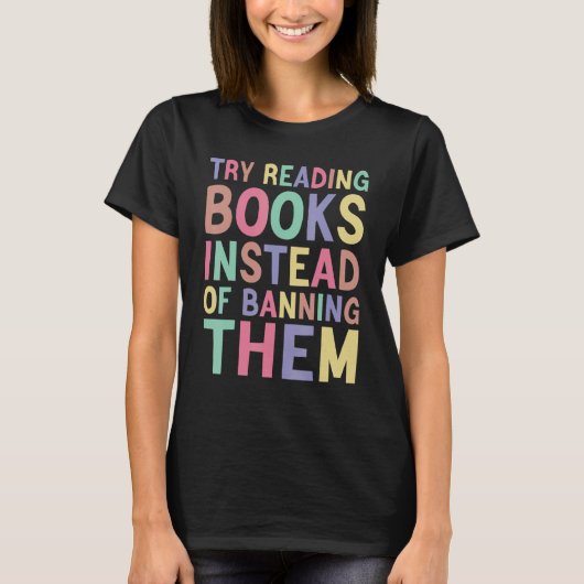 try reading books instead of banning them Groovy B Tシャツ (正面)
