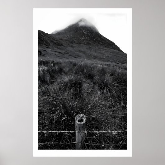 Tryfyn Mountain Print Snowdonia National Park B&W ポスター (正面)