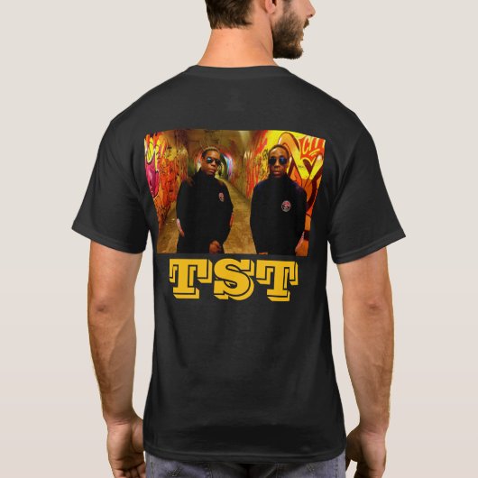TST。ベーシック ダーク T シャツ (裏面)
