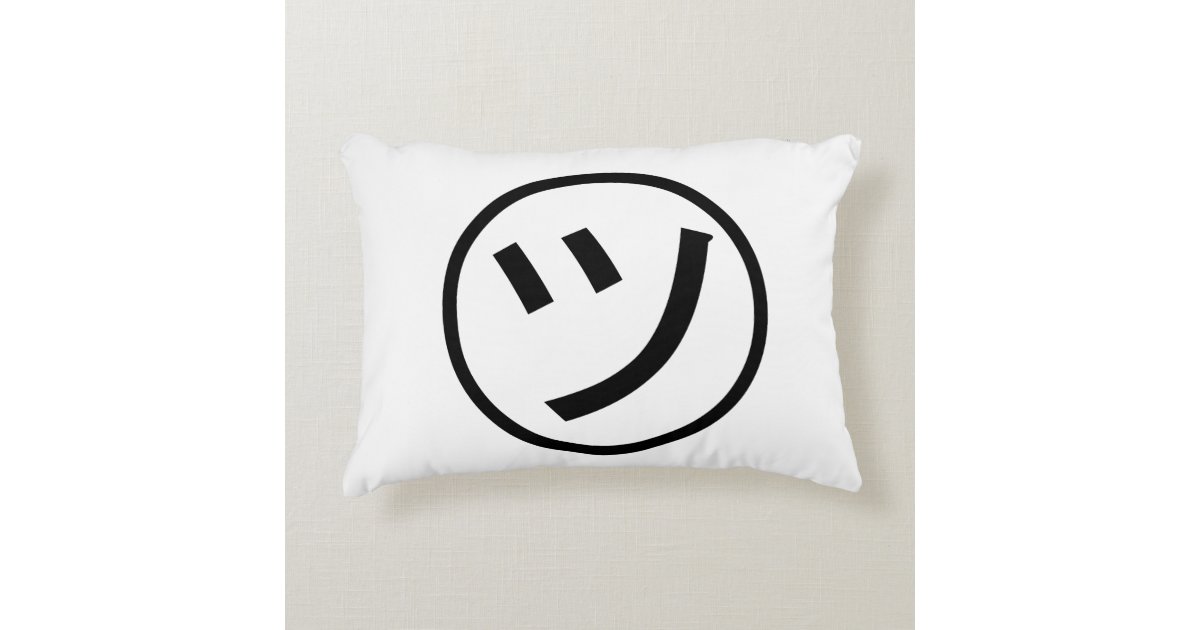 Tsu Kanaの片仮名微笑のemoji 顔文字 アクセントクッション Zazzle Co Jp