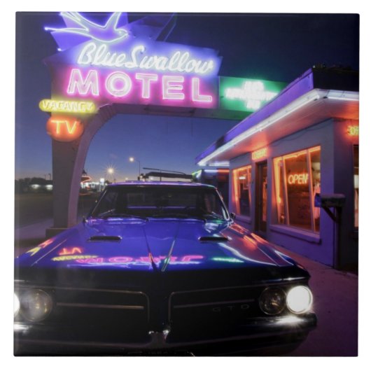 Tucumcari、ニューメキシコ、米国。 ルート66 タイル (正面)