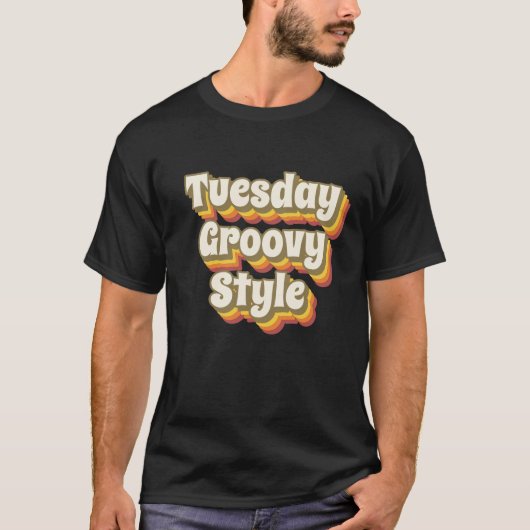 Tuesday Groovy Style 70er Retro Design Tシャツ (正面)