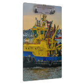 Tugboat sailing at river, montevideo, uruguay クリップボード (右)