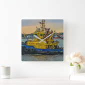 Tugboat sailing at river, montevideo, uruguay スクエア壁時計 (ホーム)