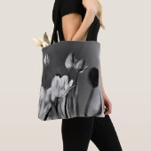 Tulips Black and White Tote Bag トートバッグ (クローズアップ)