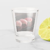 Tuna Trio on Black – Elegant Sushi Glass by SUSHIM ショットグラス (裏面)