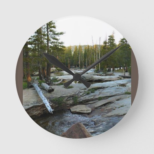 Tuolumne River by Campground, Yosemite, CA ラウンド壁時計 (正面)