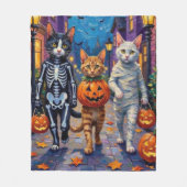 Turkish Angora Cats In Halloween Costumes フリースブランケット (正面)