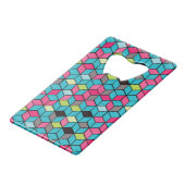 Turqouiseおよびピンクの立方体パターン クレジットカード栓抜き (正面アングル)