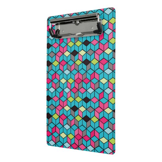 Turqouiseおよびピンクの立方体パターン ミニクリップボード (アングル2)