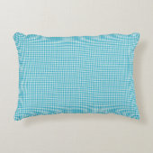 Turquoise gingham pillow displayed on a neutral アクセントクッション (正面)