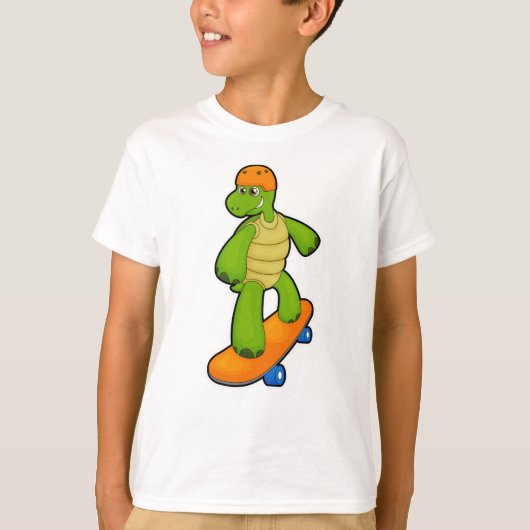 Turtle as Skateboarder with Skateboard & Helmet Tシャツ (正面)