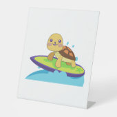 Turtle on surfboard 台座サイン (正面)