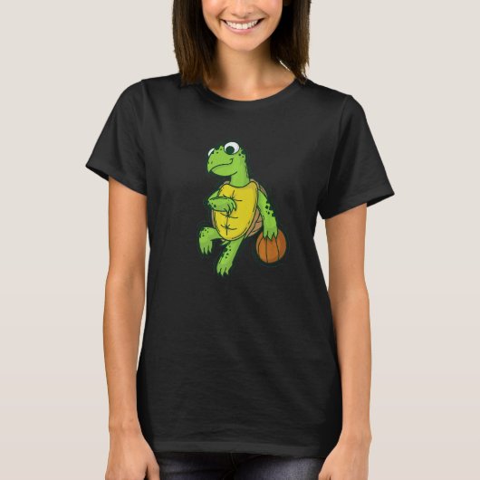 Turtle plays and loves Basketball Tシャツ (正面)