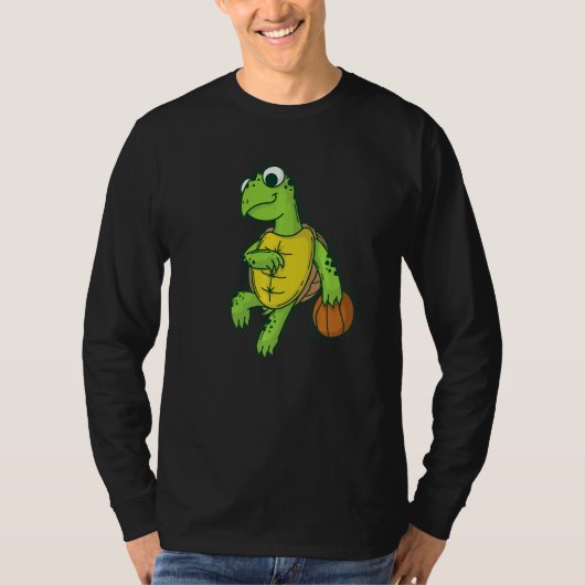 Turtle plays and loves Basketball Tシャツ (正面)