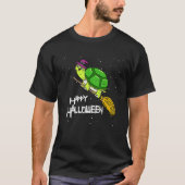 Turtle Witch Broomstick Night Cute Reptile Hallowe Tシャツ (正面)