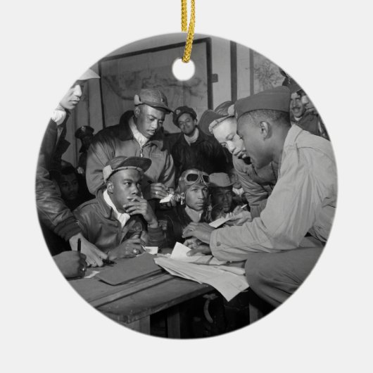 Tuskegeeのパイロットの332nd戦闘機のグループのパイロット セラミックオーナメント (正面)