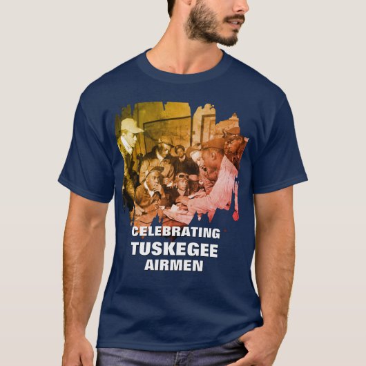 TUSKEGEE AIRMENアフリカ系アメリカ人ヒーロー Tシャツ (正面)