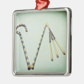 Tutankhamunの墓からの屈折そして殻竿、 メタルオーナメント (左)