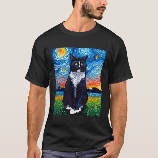 Tuxedo白黒猫の星空のナイトアートby Aja Tシャツ (正面)