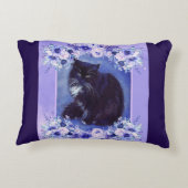 Tuxedo黒白キャットアートby Renee Lavoie アクセントクッション (裏面)