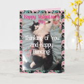 Tuxedo Cat Cute Funny Valentines Day Happy Dance カード (黄色い花)