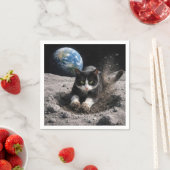 Tuxedo Cat Digging a Moon Crater スタンダードカクテルナプキン (インサイチュ)