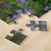Tuxedo cat sitting on a garden chair with flowers ジグソーパズル (側面)