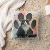 Tuxedo Cat with a Paw Print Background クッション (ブランケット)