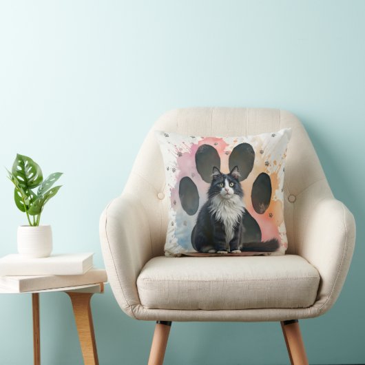 Tuxedo Cat with a Paw Print Background クッション (椅子)