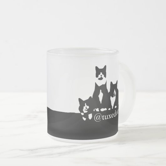 TuxedoTrioの曇らされたガラスのマグ フロストグラスマグカップ (正面右)