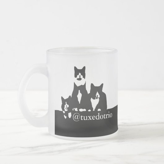 TuxedoTrioの曇らされたガラスのマグ フロストグラスマグカップ (左)