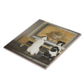 TVの食糧が付いている犬の皿を見ている犬 タイル (側面)