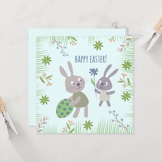 Twee paashaasjes met ei en bloem. カード (正面/裏面インサイチュ)