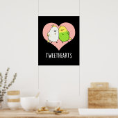 Tweetheart おもしろい Love Birds Pun Dark BG ポスター (キッチン)