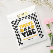 Twelve Is A Vibe Retro 12th Birthday Party フェイバーバッグ (封をした状態)