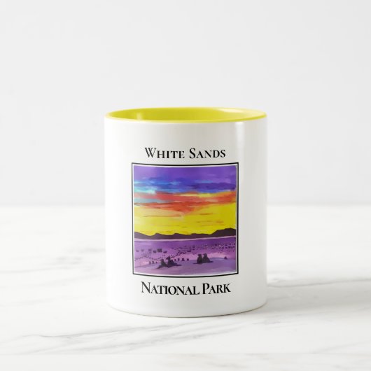 Twilight Over White Sands National Park ツートーンマグカップ (中央)