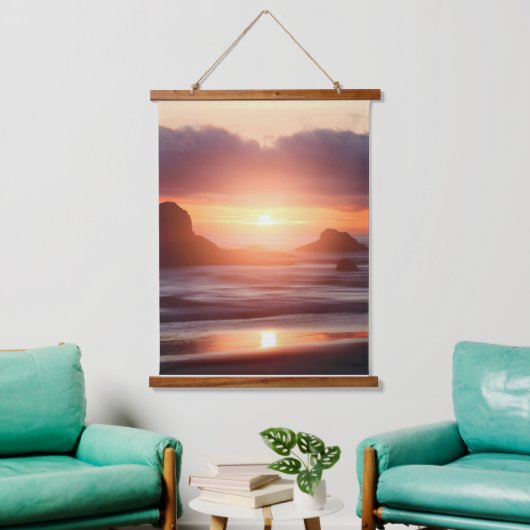 Twilight Reflections: Sunset Shoreline 吊り下げ型タペストリー (リビング)