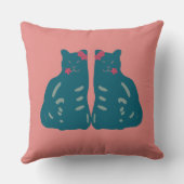 Twin Kittens Throw Pillow クッション (裏面)