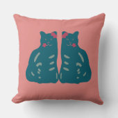 Twin Kittens Throw Pillow クッション (正面)