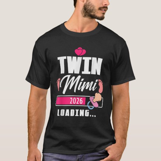 Twin Mimi Loading 2026 Funny Baby Girl Reveal Fami Tシャツ (正面)