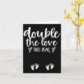 Twin Pregnancy Valentines Day Baby Announcement  カード (黄色い花)