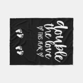 Twin Pregnancy Valentines Day Baby Announcement  フリースブランケット (正面(横))