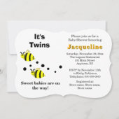 Twins Yellow Bee Baby Rattles Baby Shower  招待状 (正面)