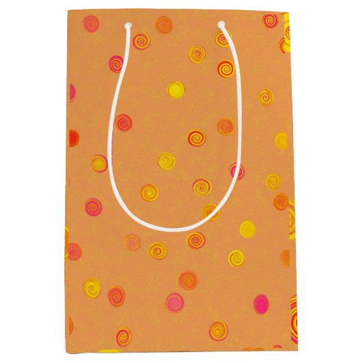Twisty Polka Dot Spirals Orange Gift Bag ミディアムペーパーバッグ (正面)