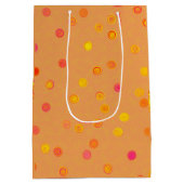 Twisty Polka Dot Spirals Orange Gift Bag ミディアムペーパーバッグ (裏面)