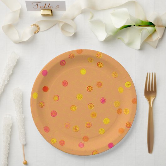 Twisty Polka Dot Spirals Orange Paper Party Plates ペーパープレート (ウェディング)