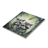 Two Baby Raccoons in the Rain タイル (側面)