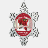 Two Brides Red Red Roses初めてのクリスマス写真 スノーフレークピューターオーナメント (右)